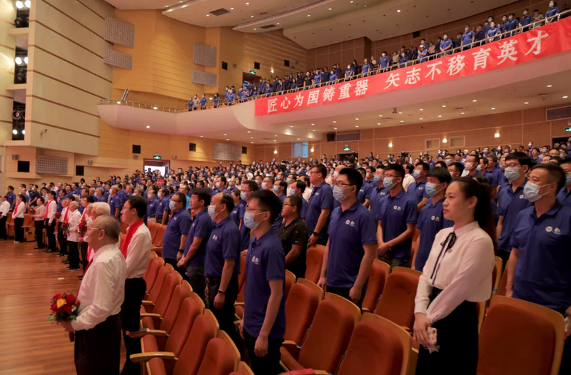 热烈祝贺龙健集团董事局副主席冯继勇先生获评为燕山大学杰出校友！.png
