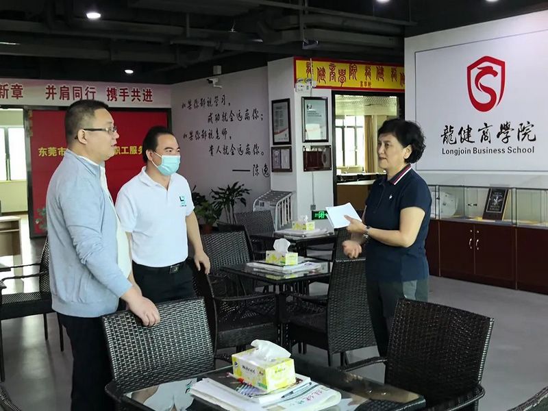 【人才合作】黑河学院_计算机与信息工程学院陆竞院长，到访龙健集团总部深入交流！ (3).jpg